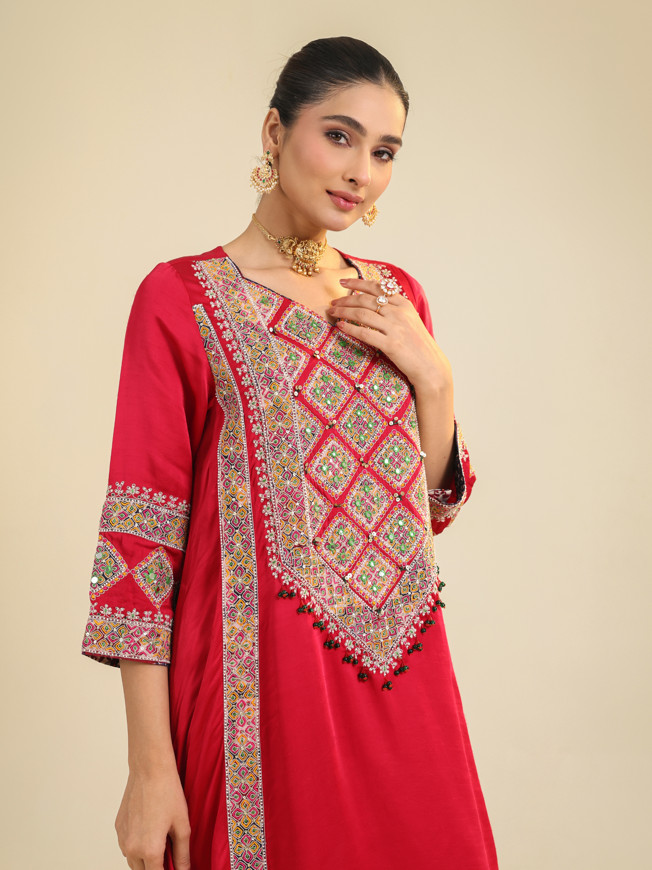 Red Aynaz Kurta Set