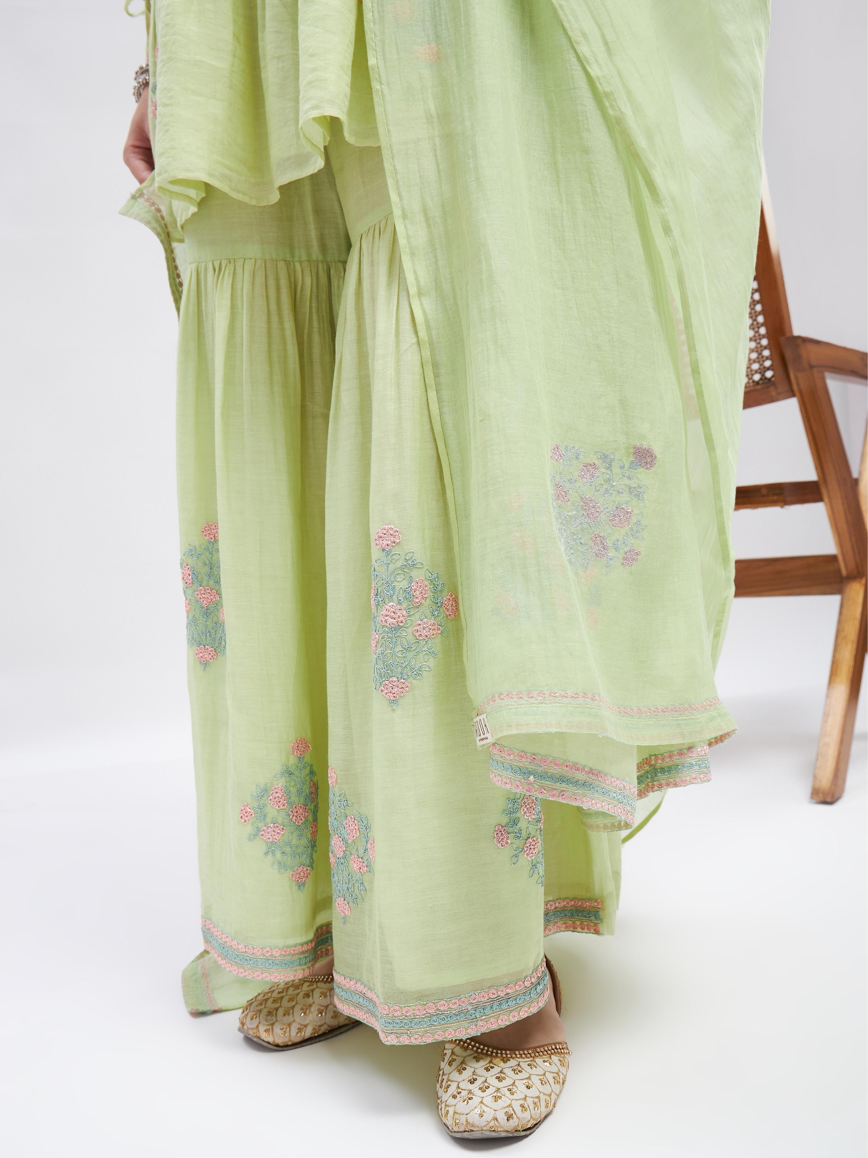 RoohbyRidhimaa- Nazakat Kurta Set