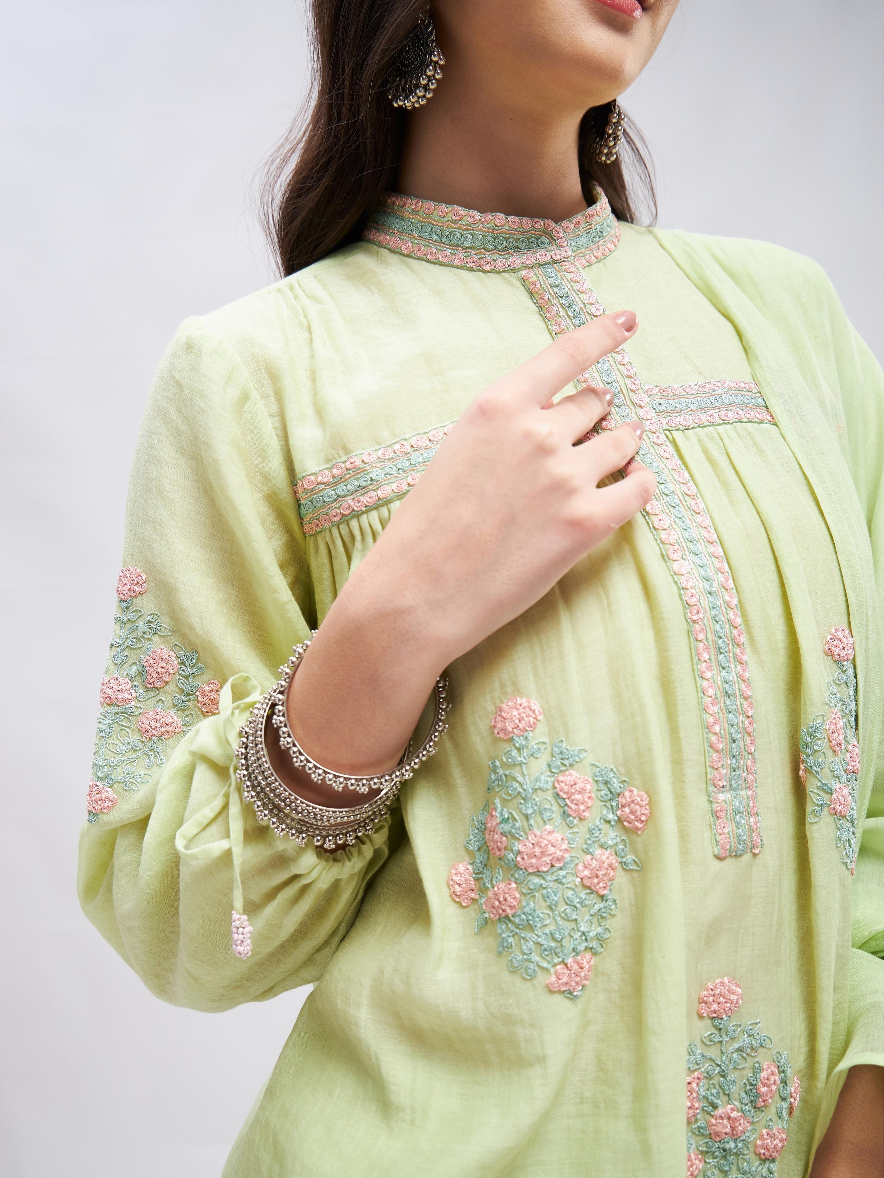 RoohbyRidhimaa- Nazakat Kurta Set