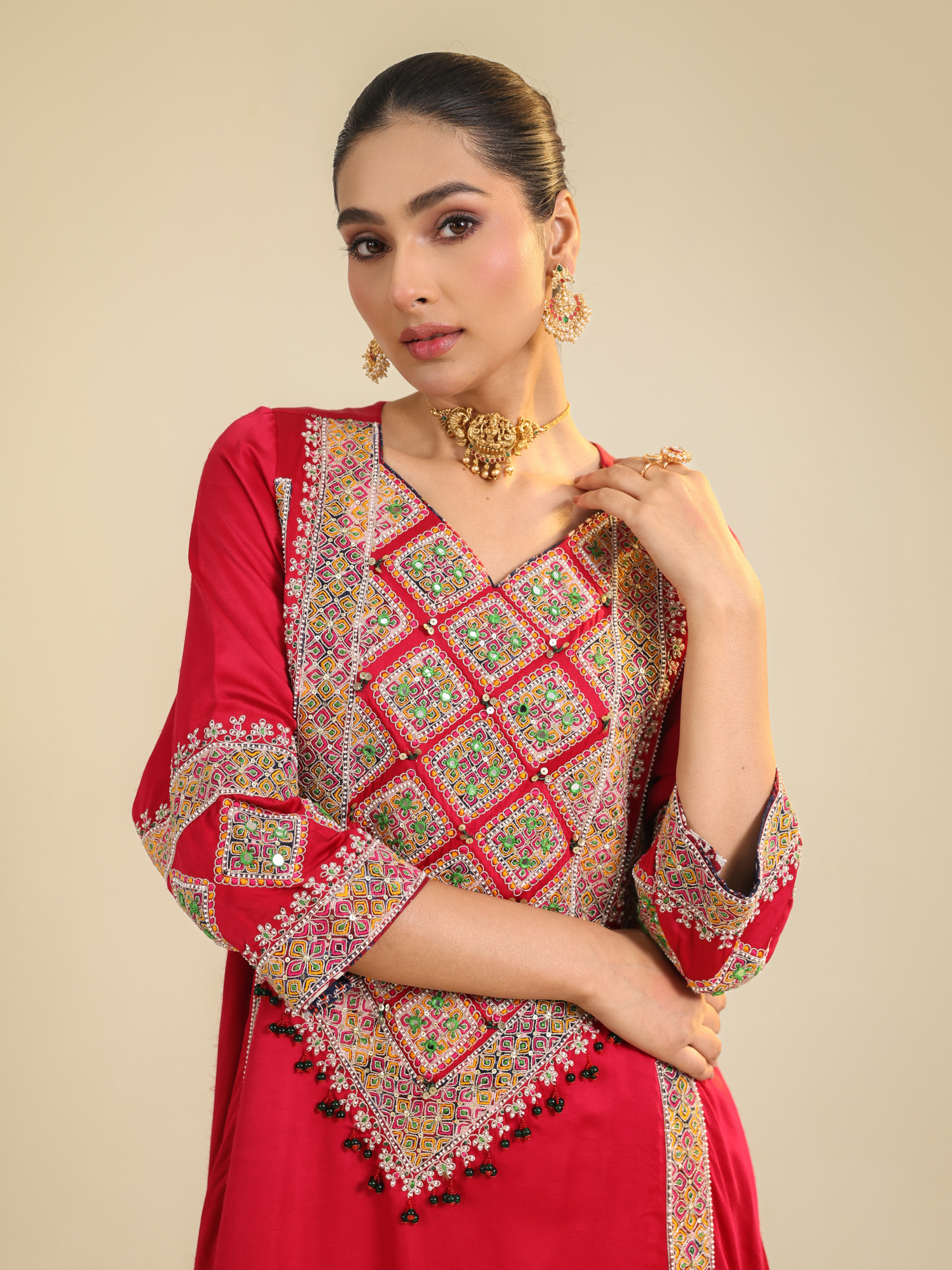 Red Aynaz Kurta Set